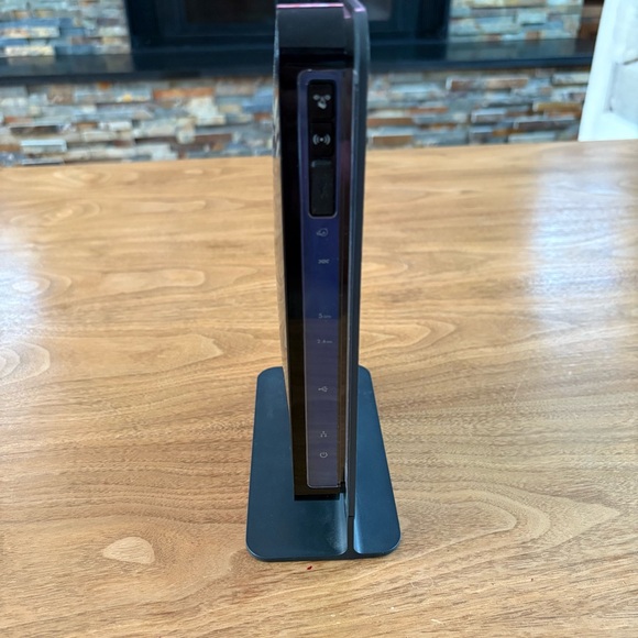 Netgear N600 Router - Picture 3 of 10